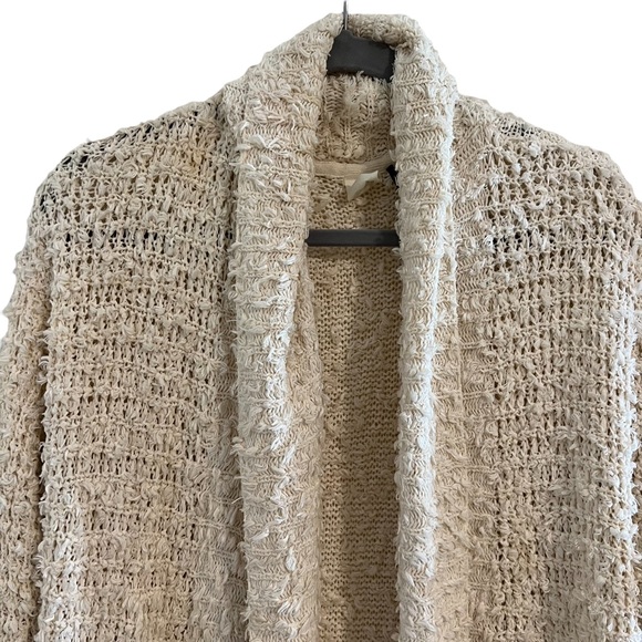 Akemi + Kin Anthropologie Fringe Knit Sweater Size Medium Cream - Picture 2 of 9